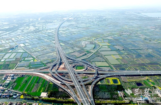鐵、水、公、空立體式交通運(yùn)輸通道連線成網(wǎng)_副本.jpg