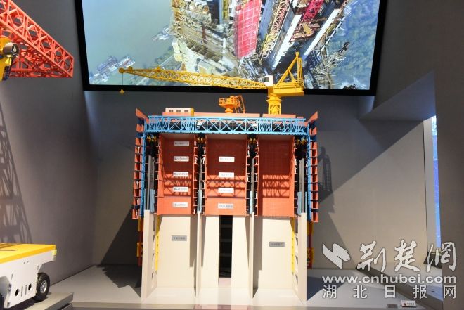 空中造樓機(jī)模型 (中國建筑科技館).JPG.JPG