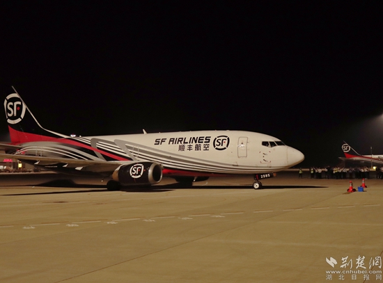 順豐B737-300駛向停機位。金康 攝.jpg