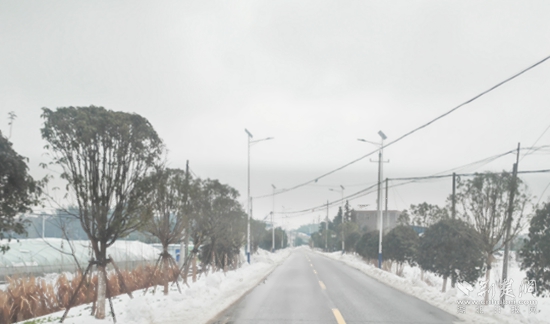 省道S356董家垅-朱新線路口9.3公里，都清理到邊，路面不見雪 高橋鎮(zhèn).jpg